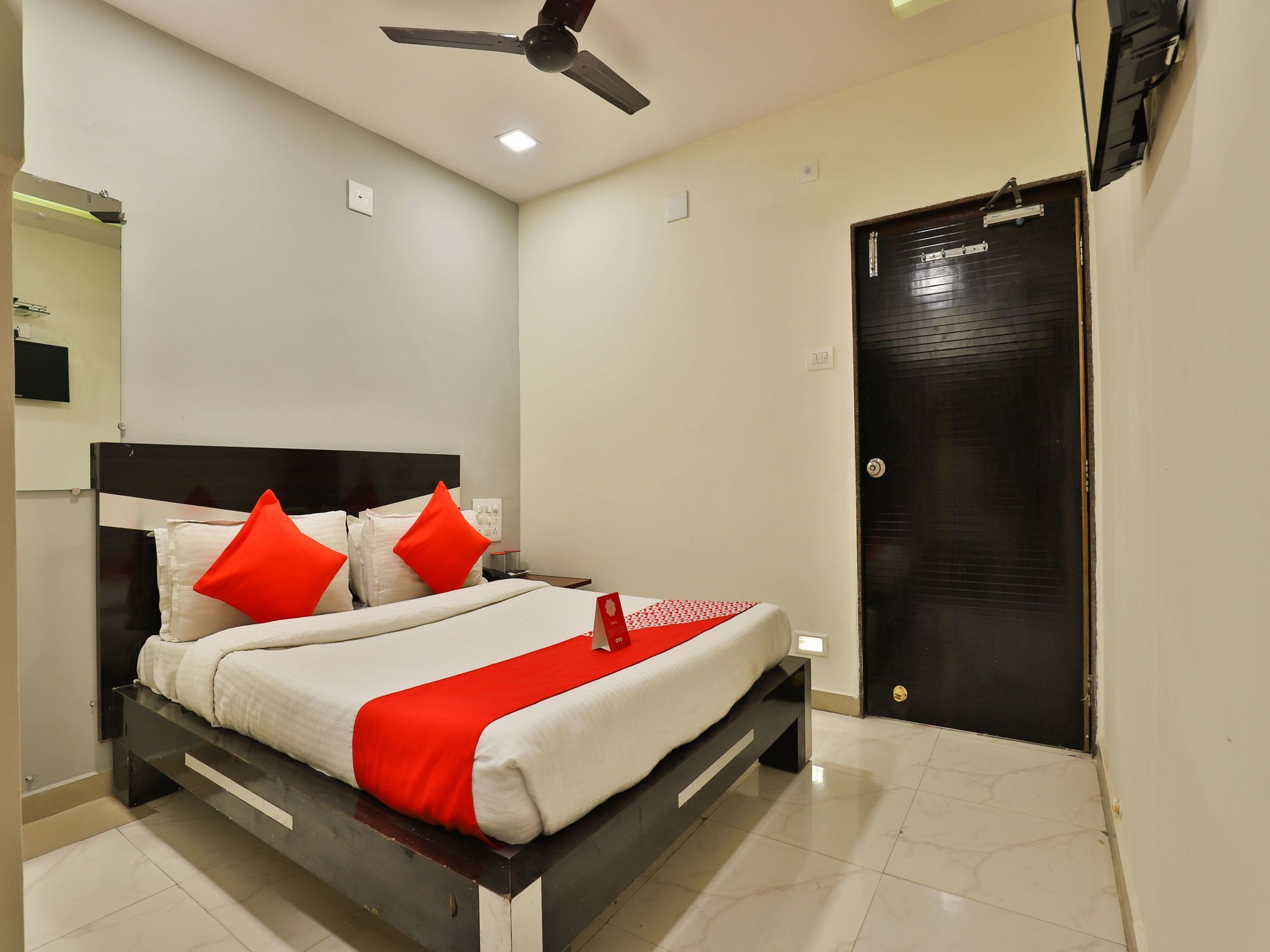 Hotel Oyo 13535 Aakash Ahmedabad Exterior foto