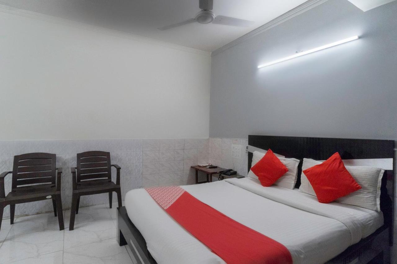 Hotel Oyo 13535 Aakash Ahmedabad Exterior foto